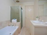 https://images.listonce.com.au/custom/160x/listings/145-roland-avenue-strathmore-vic-3041/433/00847433_img_09.jpg?WT_Pir2WiOI