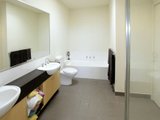 https://images.listonce.com.au/custom/160x/listings/1466-montague-street-south-melbourne-vic-3205/589/01794589_img_06.jpg?wdNfzeOYYnM