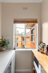 https://images.listonce.com.au/custom/160x/listings/1484-grey-street-east-melbourne-vic-3002/362/01829362_img_09.jpg?kOrX_y4phY0