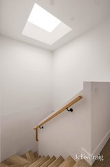 https://images.listonce.com.au/custom/160x/listings/149-albert-street-port-melbourne-vic-3207/209/01938209_img_12.jpg?BKND88-kfcM