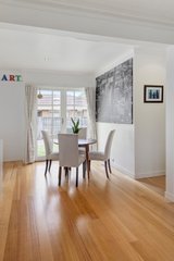 https://images.listonce.com.au/custom/160x/listings/14a-donald-street-mount-waverley-vic-3149/864/00217864_img_04.jpg?WTQTBVtjzL8