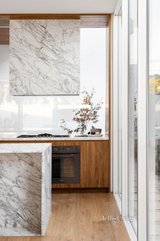 https://images.listonce.com.au/custom/160x/listings/14b-brooks-street-bentleigh-east-vic-3165/567/01691567_img_04.jpg?enQki2lsNBE