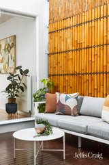 https://images.listonce.com.au/custom/160x/listings/15-albert-street-east-melbourne-vic-3002/601/01754601_img_06.jpg?IumSFRs0Kbc