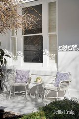 https://images.listonce.com.au/custom/160x/listings/15-albert-street-east-melbourne-vic-3002/601/01754601_img_16.jpg?6OZigi7CM4g