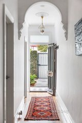 https://images.listonce.com.au/custom/160x/listings/15-bowen-street-richmond-vic-3121/220/01991220_img_07.jpg?2_04FXPMzn0