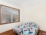 https://images.listonce.com.au/custom/160x/listings/15-bradley-street-newport-vic-3015/583/01202583_img_06.jpg?b1k6182-EIg