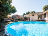 https://images.listonce.com.au/custom/160x/listings/15-bristol-court-kilsyth-vic-3137/464/01524464_img_17.jpg?6RFAKozZC7g