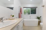 https://images.listonce.com.au/custom/160x/listings/15-calrossie-avenue-montmorency-vic-3094/100/01361100_img_11.jpg?BHSC05dSWJc