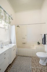 https://images.listonce.com.au/custom/160x/listings/15-canterbury-road-camberwell-vic-3124/217/01557217_img_15.jpg?m72YH9spun4