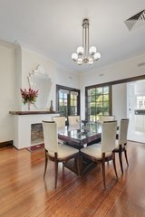 https://images.listonce.com.au/custom/160x/listings/15-carlyle-crescent-mont-albert-vic-3127/982/00235982_img_09.jpg?NqmgajDgobg