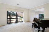 https://images.listonce.com.au/custom/160x/listings/15-casey-crescent-viewbank-vic-3084/238/01778238_img_05.jpg?9Dnq-f3xlTc