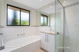 https://images.listonce.com.au/custom/160x/listings/15-casey-crescent-viewbank-vic-3084/238/01778238_img_11.jpg?Uk-WlxKg6kw