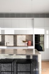 https://images.listonce.com.au/custom/160x/listings/15-castella-street-ivanhoe-east-vic-3079/145/01809145_img_06.jpg?ZXy8ddQurkg