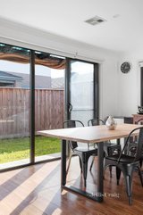 https://images.listonce.com.au/custom/160x/listings/15-cobungra-grove-wollert-vic-3750/340/01530340_img_06.jpg?tSWLWt9iRWE