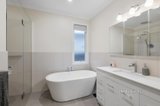 https://images.listonce.com.au/custom/160x/listings/15-cumberland-court-forest-hill-vic-3131/042/01298042_img_08.jpg?syDx4SRRHrg