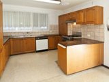 https://images.listonce.com.au/custom/160x/listings/15-elliott-avenue-highton-vic-3216/927/01698927_img_02.jpg?MaRfm5QMFtU