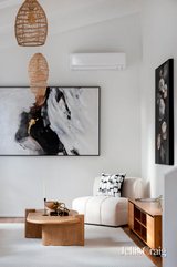 https://images.listonce.com.au/custom/160x/listings/15-fairdell-crescent-hurstbridge-vic-3099/223/01933223_img_03.jpg?nAKEbKki6zA