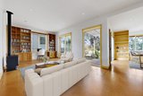 https://images.listonce.com.au/custom/160x/listings/15-glen-street-hawthorn-vic-3122/422/01815422_img_02.jpg?GHUryN40158