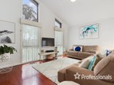 https://images.listonce.com.au/custom/160x/listings/15-grose-court-croydon-hills-vic-3136/801/01525801_img_04.jpg?1KsgpHFZ_z4