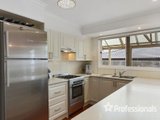 https://images.listonce.com.au/custom/160x/listings/15-grose-court-croydon-hills-vic-3136/801/01525801_img_09.jpg?gxvbpkM3FYk