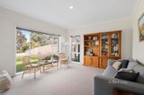 https://images.listonce.com.au/custom/160x/listings/15-hilledge-lane-mooroolbark-vic-3138/923/01582923_img_05.jpg?l-nvAJE8Qro