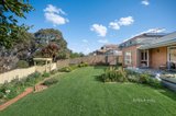 https://images.listonce.com.au/custom/160x/listings/15-hilledge-lane-mooroolbark-vic-3138/923/01582923_img_15.jpg?gsFi6BpH-Fs