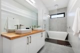 https://images.listonce.com.au/custom/160x/listings/15-katrina-avenue-murrumbeena-vic-3163/884/01132884_img_09.jpg?IdV_kT0pPHk