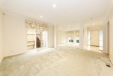https://images.listonce.com.au/custom/160x/listings/15-leslie-street-donvale-vic-3111/007/01692007_img_02.jpg?Wi5bnTzsuDg