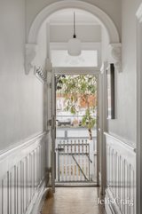 https://images.listonce.com.au/custom/160x/listings/15-madden-grove-richmond-vic-3121/648/01975648_img_17.jpg?Lh8MjZCQ32s
