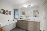 https://images.listonce.com.au/custom/160x/listings/15-malcolm-court-ringwood-east-vic-3135/641/01592641_img_12.jpg?hbq8RPqrk74