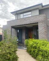 https://images.listonce.com.au/custom/160x/listings/15-milton-court-heidelberg-heights-vic-3081/680/01717680_img_05.jpg?mAkLb_PoRUo