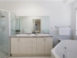 https://images.listonce.com.au/custom/160x/listings/15-nathan-road-eltham-vic-3095/041/00942041_img_07.jpg?2QQrGrbGveQ