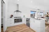 https://images.listonce.com.au/custom/160x/listings/15-obrien-drive-alfredton-vic-3350/114/01109114_img_03.jpg?Q265dogkTf4