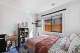 https://images.listonce.com.au/custom/160x/listings/15-parkes-avenue-charlemont-vic-3217/389/01983389_img_09.jpg?e6MrOTb9DrY