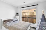 https://images.listonce.com.au/custom/160x/listings/15-parkes-avenue-charlemont-vic-3217/389/01983389_img_11.jpg?pEuBErRgnck