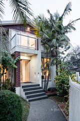 https://images.listonce.com.au/custom/160x/listings/15-perrett-street-brunswick-west-vic-3055/975/01074975_img_02.jpg?rJEcfJz1EmU