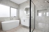 https://images.listonce.com.au/custom/160x/listings/15-raymond-street-daylesford-vic-3460/327/01975327_img_05.jpg?3PiZKsPrPHk
