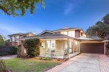 https://images.listonce.com.au/custom/160x/listings/15-saxonwood-drive-doncaster-east-vic-3109/619/01508619_img_01.jpg?aQD-t-kCrfQ