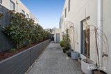 https://images.listonce.com.au/custom/160x/listings/15-simmons-court-chirnside-park-vic-3116/667/01779667_img_19.jpg?JBoUrmVrTIY
