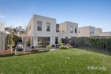 https://images.listonce.com.au/custom/160x/listings/15-simmons-court-chirnside-park-vic-3116/667/01779667_img_20.jpg?njBMPZ-rx88