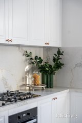 https://images.listonce.com.au/custom/160x/listings/15-suffolk-road-surrey-hills-vic-3127/681/01769681_img_16.jpg?C8Hz7xRksGw