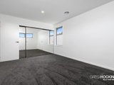 https://images.listonce.com.au/custom/160x/listings/15-thorpe-street-newport-vic-3015/753/01203753_img_08.jpg?YBF3vwqI22g