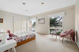 https://images.listonce.com.au/custom/160x/listings/15-warringah-crescent-eltham-vic-3095/429/01559429_img_13.jpg?UemLS509_6c