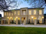 https://images.listonce.com.au/custom/160x/listings/15-windsor-crescent-surrey-hills-vic-3127/161/01685161_img_01.jpg?nho5LJ3fZeA