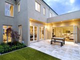 https://images.listonce.com.au/custom/160x/listings/15-windsor-crescent-surrey-hills-vic-3127/161/01685161_img_14.jpg?kR5IGgFwFis