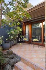 https://images.listonce.com.au/custom/160x/listings/15-wynstay-crescent-ivanhoe-vic-3079/030/01651030_img_21.jpg?P9Huq6mayhw