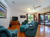 https://images.listonce.com.au/custom/160x/listings/15-yarra-street-yarra-glen-vic-3775/393/01525393_img_07.jpg?lh8_60fXEQQ