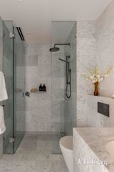 https://images.listonce.com.au/custom/160x/listings/150322-kings-place-south-melbourne-vic-3205/433/01900433_img_15.jpg?OAZLaRz6ZQ0