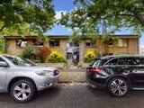 https://images.listonce.com.au/custom/160x/listings/152-canterbury-street-flemington-vic-3031/238/01889238_img_10.jpg?R6zmCmr4XAE