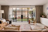 https://images.listonce.com.au/custom/160x/listings/152-clark-street-port-melbourne-vic-3207/964/01950964_img_08.jpg?6f3hbOUJk-c